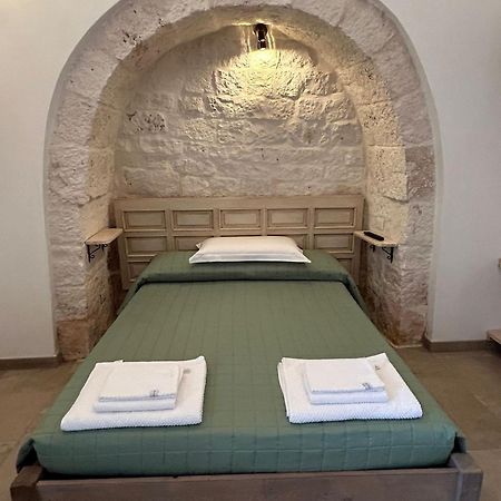 Апартаменти Iconico - Authentic Trulli Experience Чистерніно Екстер'єр фото