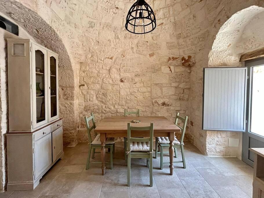 Апартаменти Iconico - Authentic Trulli Experience Чистерніно Екстер'єр фото