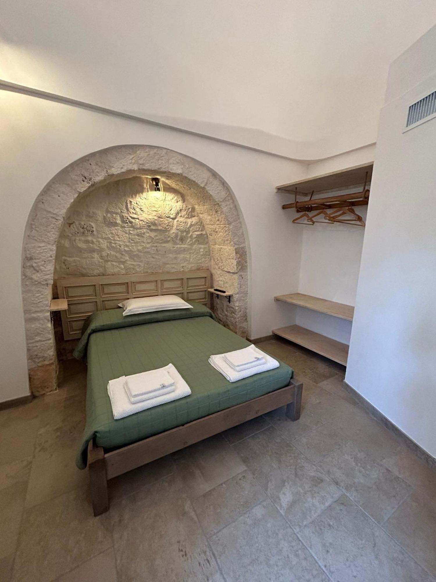 Апартаменти Iconico - Authentic Trulli Experience Чистерніно Екстер'єр фото